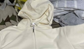 電車で前にいたら絶対ガン見しちゃう！「欲しい」の声続出の天才的発想のパーカーのデザインとは！！