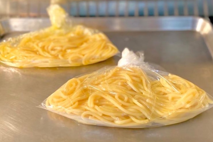 こんな方法があったのか!パスタを冷凍保存するライフハックが超便利!!