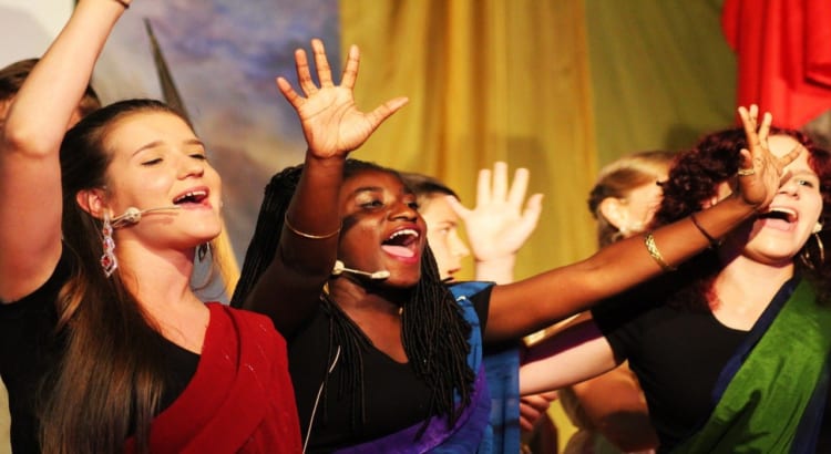 外国の歓声で聞く「ブラボー！」、その意味は？そもそも何語なの？