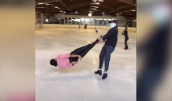 氷の上でぐるんぐるんジャイアントスイング！頭が叩きつけられそうな瞬間が怖すぎる！