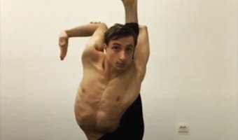 【驚愕動画】一体どうなってるんだ!?曲芸師のパフォーマンスアートがぶっ飛んでいる!