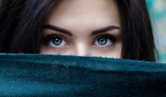 あなたの利き目はどちら?簡単な利き目の調べ方や役割を紹介!