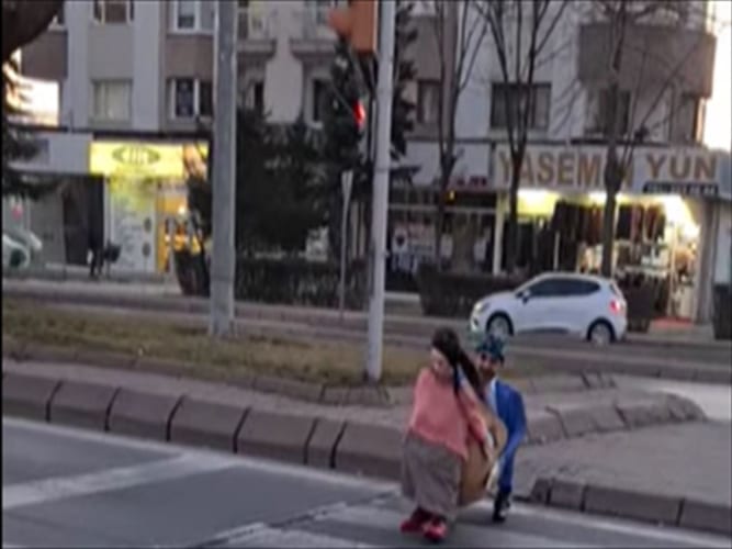 「どうなってるの？」見ていてプチパニックになる動画が面白い！