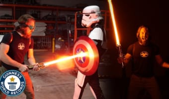 スターウォーズが現実に!ギネスにも認定されたプラズマビームのライトセーバーがハンパない