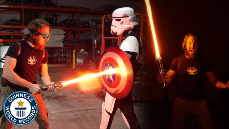 スターウォーズが現実に！ギネスにも認定されたプラズマビームのライトセーバーがハンパない