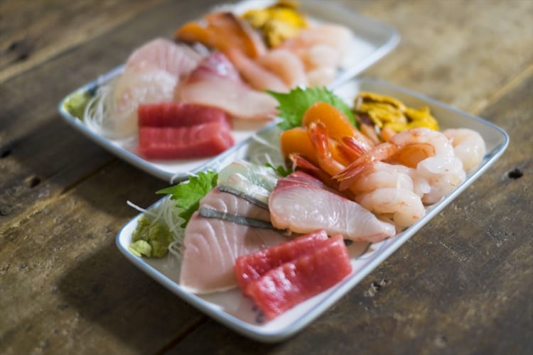 「赤身魚」と「白身魚」と「青魚」の違い。サケが白身魚に分類される理由は？