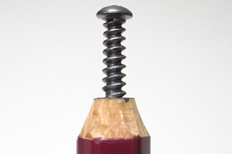 鉛筆にネジが刺さってると思ったら‥これ芯なの！？鉛筆彫刻家シロイさんの作品に驚愕