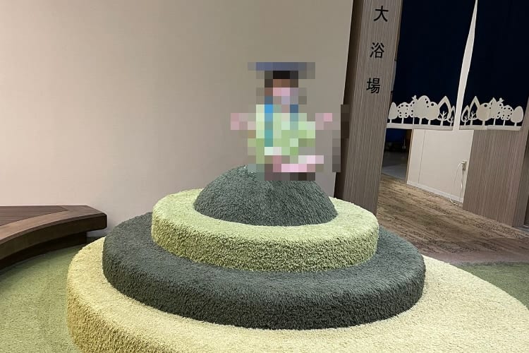 周りの雰囲気とマッチしすぎ(笑) 温浴施設での娘ちゃんのハイレベルな擬態に笑った！