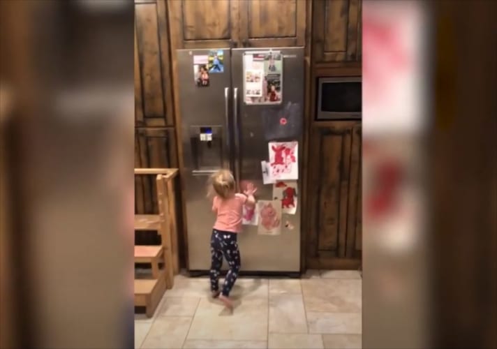 3歳の子供でもあなどってはいけない･･･届かない所に隠したはずのお菓子が強奪される(笑)