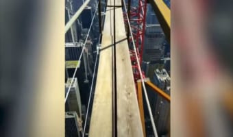 【絶景だけど閲覧注意】ニューヨークの超高層ビルで、作業中の男が撮影した目がくらむような映像