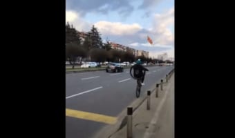 車道を一輪車で走っているのかと思って近づいてみると、トンデモナイ状態になっていた(笑)