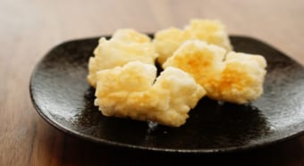 「おかき」と「おせんべい」、同じようなものと思ったら実は違いがあった！