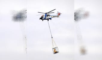 【激レアな光景】名古屋城「金のしゃちほこ」が空を飛ぶ光景が話題に!16年ぶりに地上へ