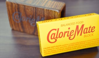 「いつも粉々になってしまうので作りました」カロリーメイト用の木のケースが素敵だと話題に!