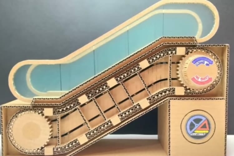 エスカレーターってどういう構造？の疑問に答えるために、ダンボールで自作しちゃった！