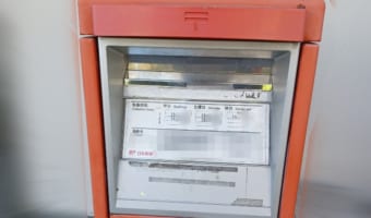 赤いポストを「ごろごろかいてあるやつ」と例えた幼児。実際に見たらその回答に納得!