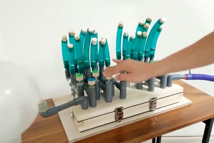 これはおもしろい！ファミマの入店音だけを奏でる楽器「大盛況オルガン」を作っちゃった！