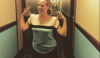 【完全に一致した画像たち】ヒトだって擬態する?!着ている服がカモフラージュになってる画像20選