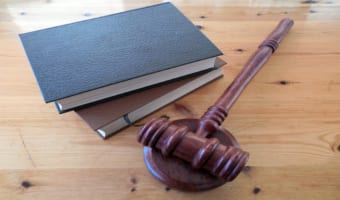 「憲法」と「法律」の違いはなに?それぞれの特徴とは