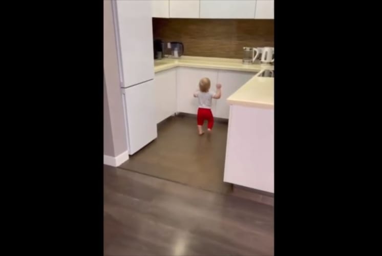 【驚愕】これは未来のアスリート！1歳の子供が見せたパフォーマンスにビックリ！