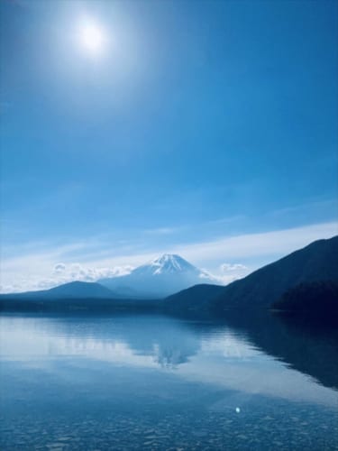 「本当にある景色なんだ･･･」湖畔から富士山を望む光景は、財布の中にある“アレ”の場所だった！