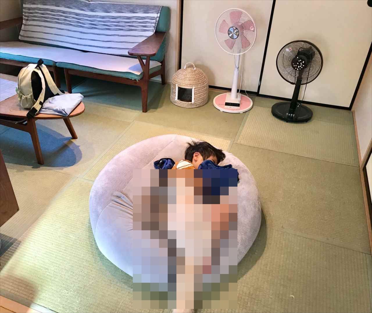あまりにも気持ちよさそうで起こせない・・・息子がかけていた“極上の布団”が可愛すぎる(笑)