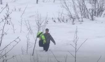 雪の上に倒れて鳴き声をあげていた“とある巨大な鳥”を救助！果たして無事だったのか！？
