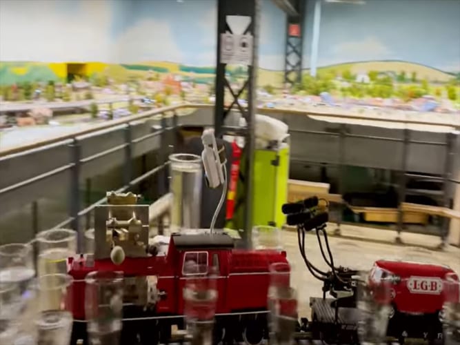 ギネス世界記録への挑戦！鉄道模型とワイングラスで奏でる名曲が凄い！