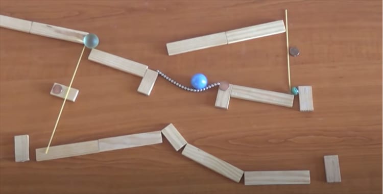 【動画】磁石を使ったピタゴラ装置が見ていて気持ちいい！