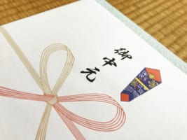 お中元をいつから贈ったらいいか・・・実は地域によって異なるって知っていましたか？そもそもなぜ贈るの？お歳暮との違いは？