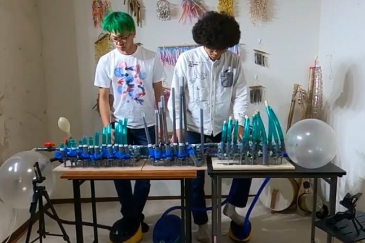風船の空気で鳴らす無電力式！アイディアと工夫が詰まった手作りパイプオルガンが凄い！