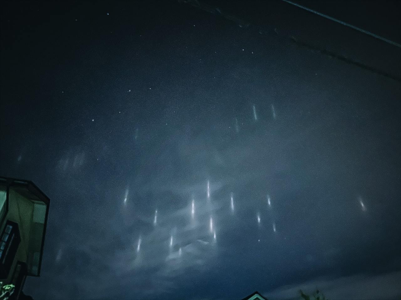 まるで『君の名は。』のワンシーンのよう・・・無数の星が落ちてきているような現象が発生!