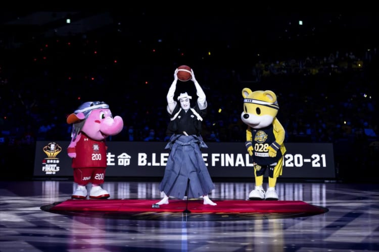 【異色のコラボ】若手花形歌舞 伎役者「尾上右近」がバスケットの要素を取り込んだ歌舞伎口上を披露！