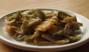 中華料理で使われる漬物「ザーサイ」は、なにを原料に作られているの?