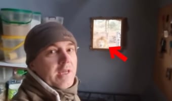 いくらアフリカとはいえマヂか・・・、モーニングコーヒーの時間に、キッチンの外に○○○○がいた?!