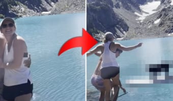 パドルボートに乗る前に記念撮影しておこうとしたカップル!その背後で何者かが先に出発しちゃった!?