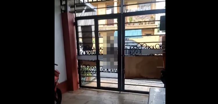 門は閉まってるしどうやって入って来るのかと思えば・・・。あるイヌの帰宅方法が頭がいいというか力づくというか！！