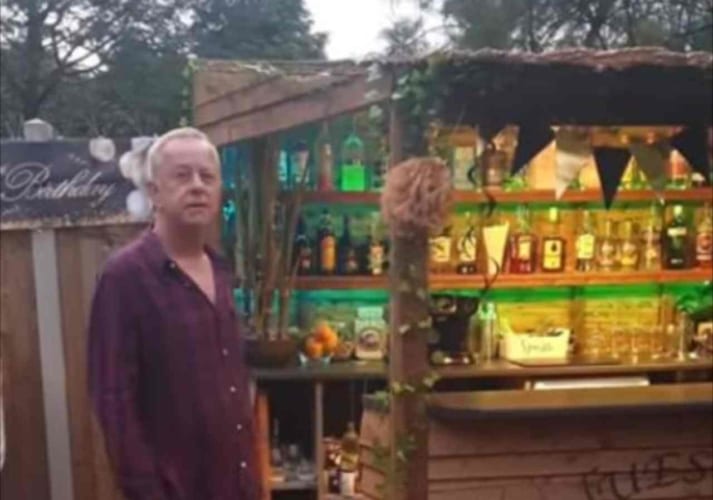 屋外に設置されたバー。そこにはみんなが憧れた驚きの仕掛けが施されていました