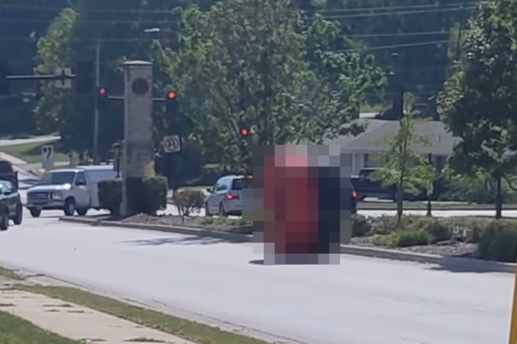 【ハプニング映像】巨大なタイヤ？下り坂を転がっていく『大きな物体』を必死で避けるドライバーたち