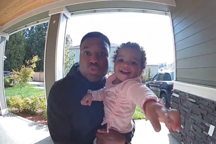 2階で仕事中のママのために、パパと娘ちゃんがとっても楽しそうなメッセージ動画を残してくれていました！