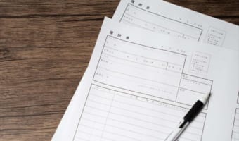 この子たちをお雇いしたい！？証明写真シールに写る猫たちはみんなボス感たっぷり！！