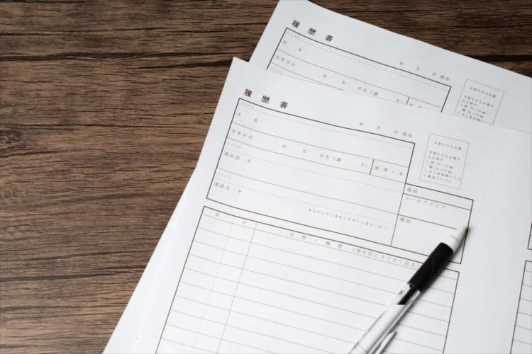 この子たちをお雇いしたい！？証明写真シールに写る猫たちはみんなボス感たっぷり！！