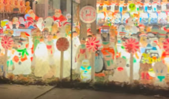 本気度もスゴいけど電気代もスゴそう・・・。凄まじい量のクリスマスイルミネーションを施した家に目を奪われる！！