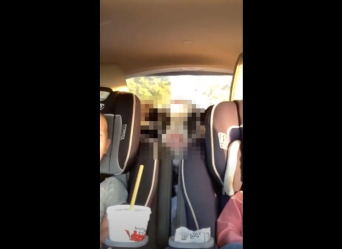 車内に響き渡る重低音の鳴き声！？後部座席に乗っていたのはまさかの・・・あの動物でした！