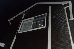 これは激オコですわぁ・・・。帰宅すると、二階の窓から恐怖の視線が注がれていました！！