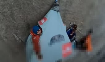 フリークライマーたちが過ごすテントの外は・・・なんと断崖絶壁!!テントから身を乗り出したり歯磨きをしていたり・・・ヒヤッとする光景の連続です