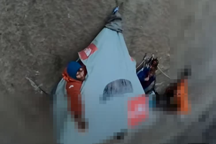 フリークライマーたちが過ごすテントの外は・・・なんと断崖絶壁！！テントから身を乗り出したり歯磨きをしていたり・・・ヒヤッとする光景の連続です