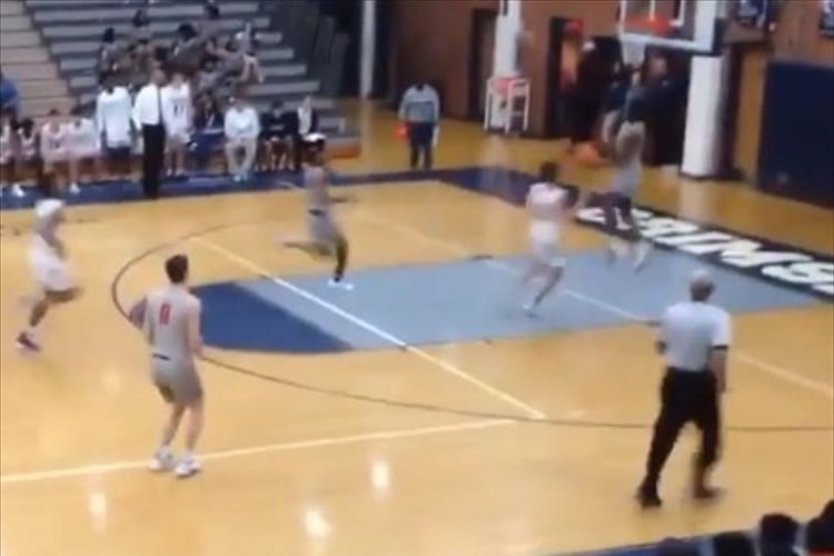【衝撃映像】前代未聞のダンクシュートが炸裂した結果、なんと試合が延期に？！一体その試合で何が起きた！！