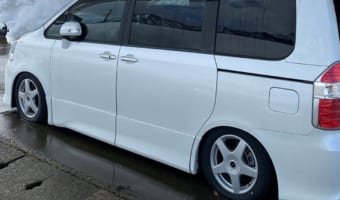 「寿司？」と考えてしまったのも納得。車の上に降り積もった雪の量がとんでもないことになっていました！！