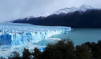 成長と崩壊を繰り返すことから『生きた氷河』といわれる世界遺産のペリト・モレノ氷河。その崩壊の瞬間が撮影されました！！